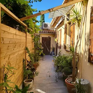 https://maison-de-ville-50-m2-4-6-personnes.fr-provencehotel.com