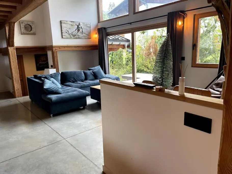 Megeve Demi Quartier Chalet 12 P